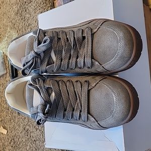Simple OS sneaker in Dark Moss size M11
